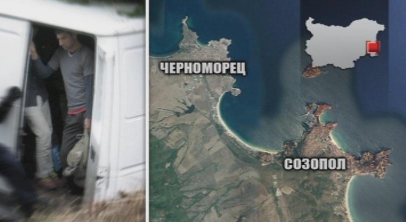 Полицията в Созопол залови 20 нелегални в атомобил