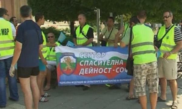 Протест на огнеборци, спасители и полицаи във Варна (ОБНОВЕНА)