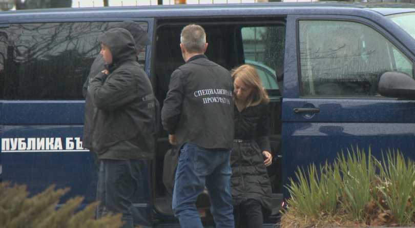 Спецпрокуратурата решава на кои от задържаните 16 души при