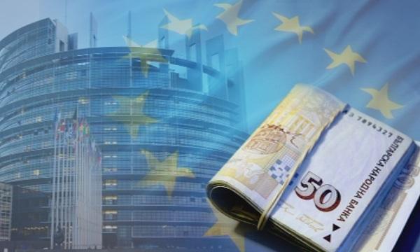Управляващи и опозиция спориха заради спрените европари