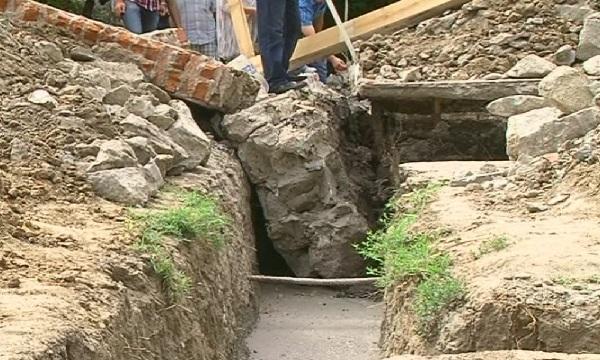 Стена се срути върху строителен работник