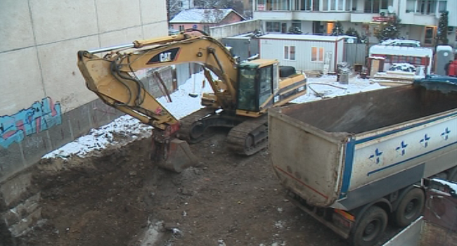 Строеж застрашава сигурността на околни сгради