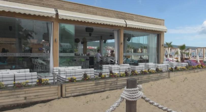 Германски турист вилня в заведение на плажа в Слънчев бряг