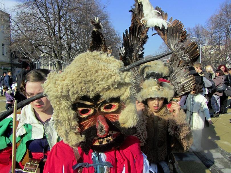 Фестивалът Сурва в Перник е в разгара си