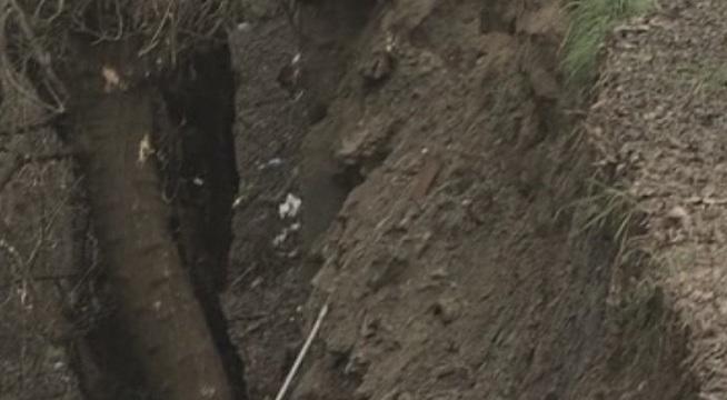 Свлачище застрашава важен път в русенското село Пепелина