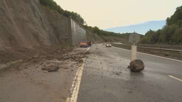 Свлачище ограничи движението между първи и втори тунел на АМ Люлин
