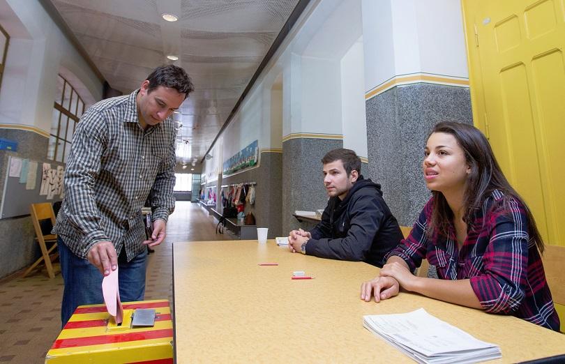 Швейцарците масово отхвърлиха въвеждането на гарантиран месечен доход
