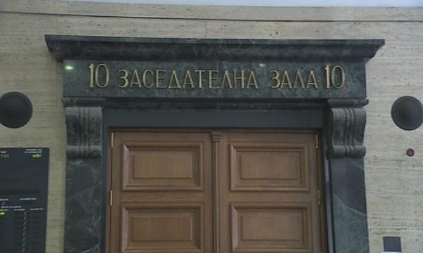 Съдът не отстрани Гунев от длъжност