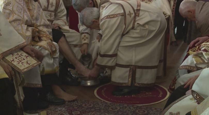 Митрополит Киприан изми нозете на 12 църковници в навечерието на Великден