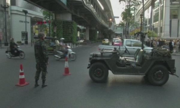 Обявиха военно положение в Тайланд