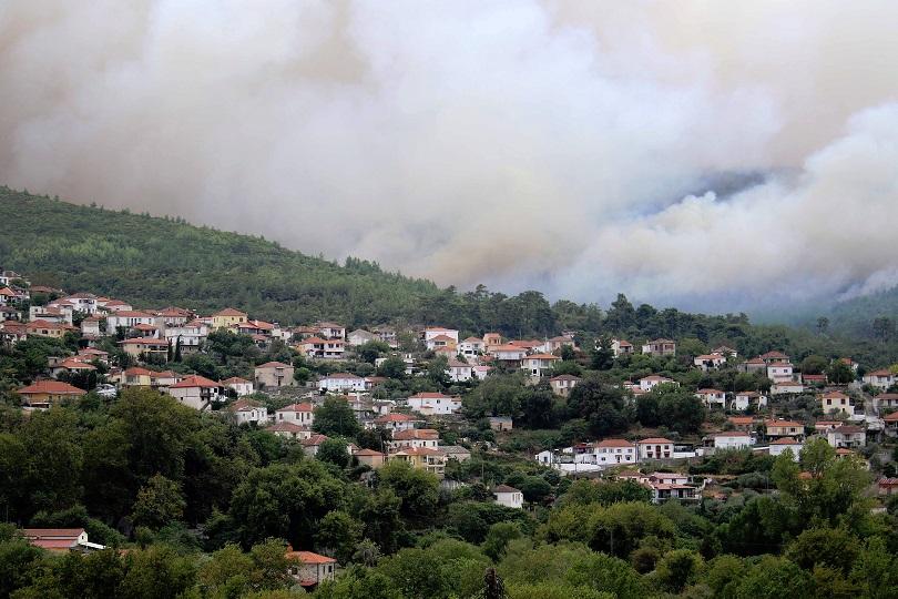 Гръцкият остров Тасос все още е в пламъци, обстановката се нормализира