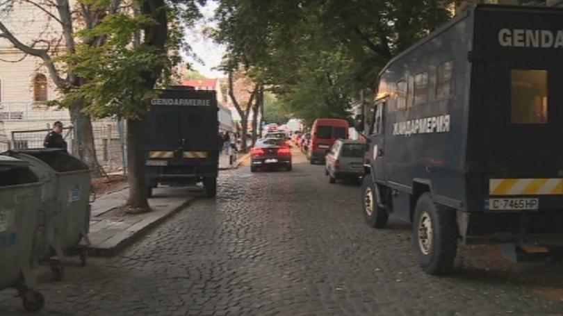 Арестувани са над 17 души в София за трафик на мигранти
