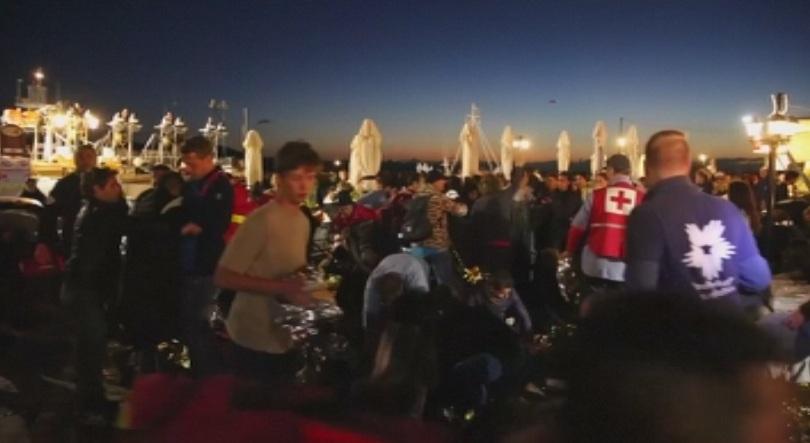 Бежанската криза: Трима удавени, 242 спасени в Егейско море