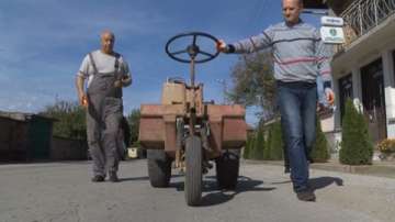  В село Поликраище подкараха тракторче с енергия от гравитацията