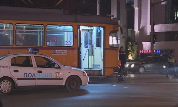 Трамвай блъсна двама пешеходци в София (ОБНОВЕНА)