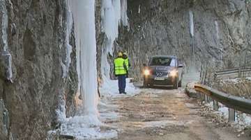 В Триград доброволци се борят с леда