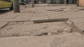 Столичните тротоари не стават за майки с колички