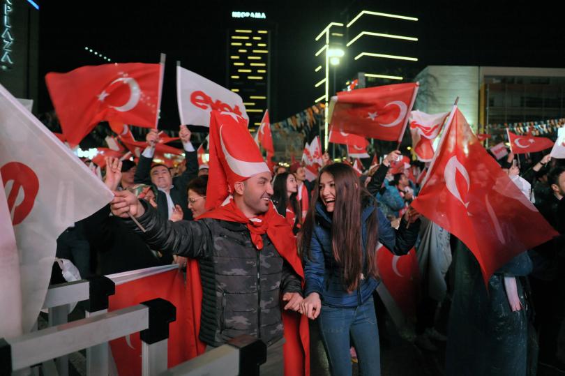 От нашите пратеници: Турция е разделена за промените