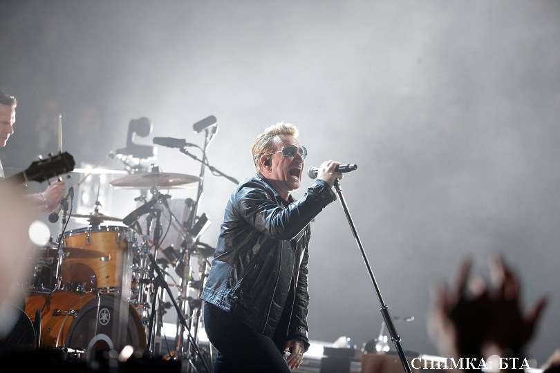 U2 с първи концерт в Париж след атентатите