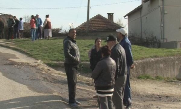 Безизходицата принуждава хората във Върбица да работят за най-необходимото