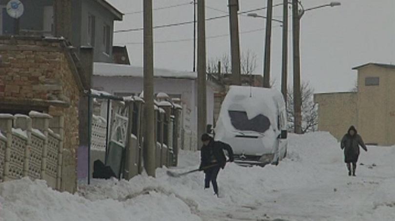 Днешният ден остана неучебен в много населени места