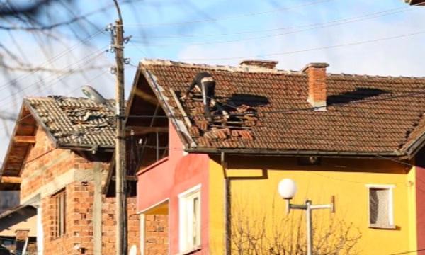Бедствено положение във Вършец след ураганния вятър снощи