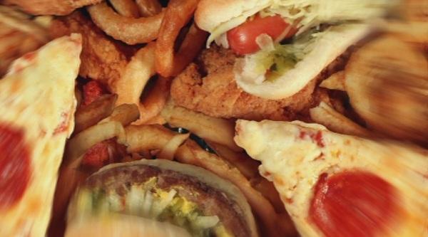 С данък вредни храни ще се финансират спортни програми, игрища и площадки (ОБЗОР)