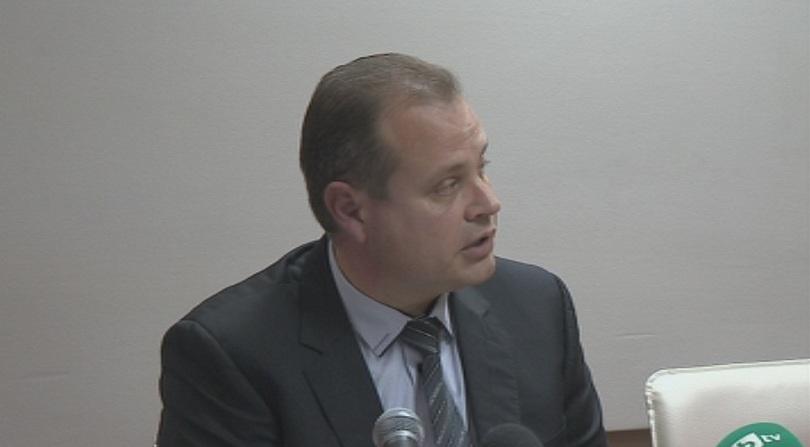 Запушените дренажи за отводняване са причината за пукнатини по АМ Марица