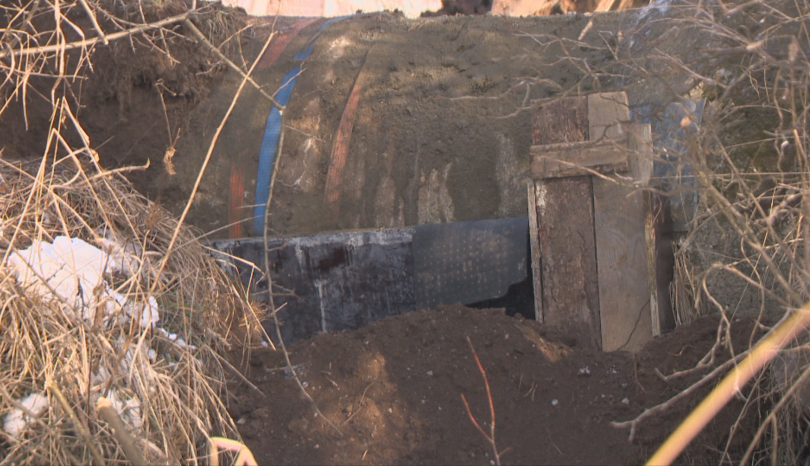 Повече от половината вода която идва по владайския канал към