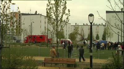 Взрив срути сграда и уби двама