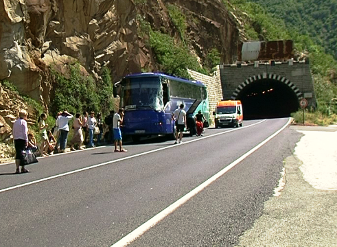 Два автобуса катастрофираха в Кресна