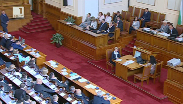 Взаимни обвинения в Народното събрание