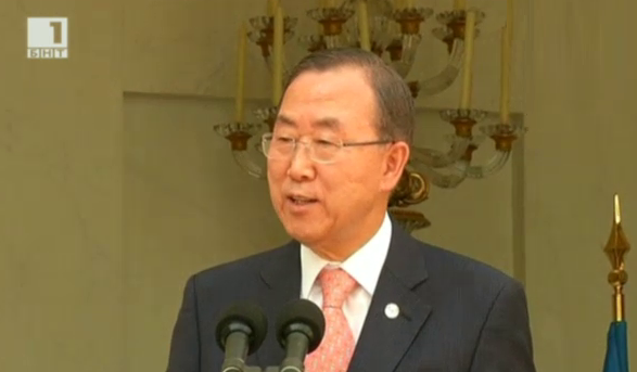 Бан Ки-мун прикани Морси да бъдe освободен