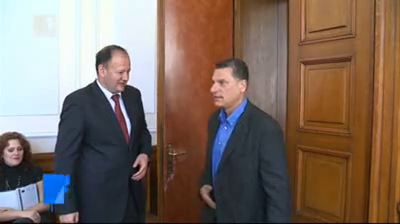 Контрапротестиращи се срещнаха с Михаил Миков