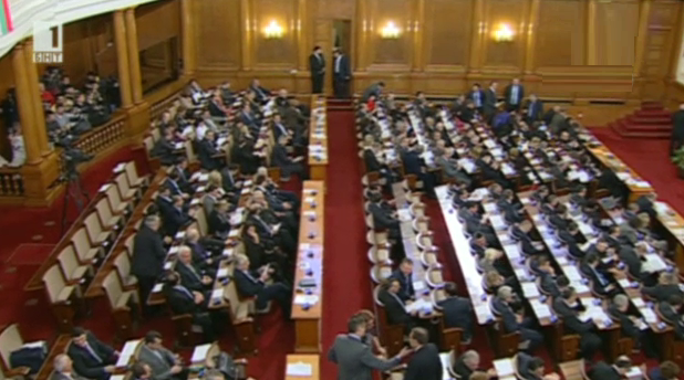 Депутатите спориха по доклада за тефтерчето на Филип Златанов