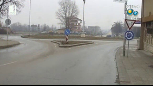 Оперираха падналата от автобус