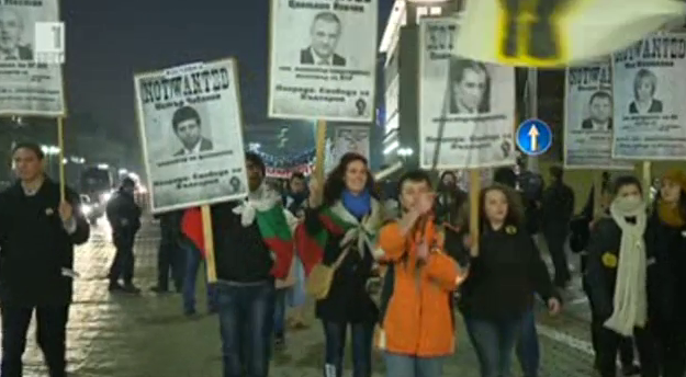 Ранобудните студенти на протест срещу увеличаването на депутатските заплати