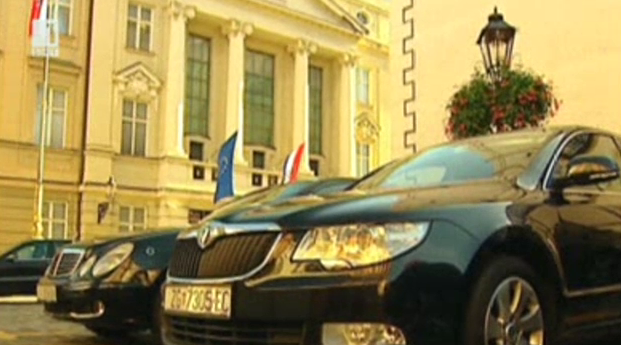 Скъпи министерски коли по време на криза