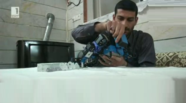 В Иран направиха молещ се робот