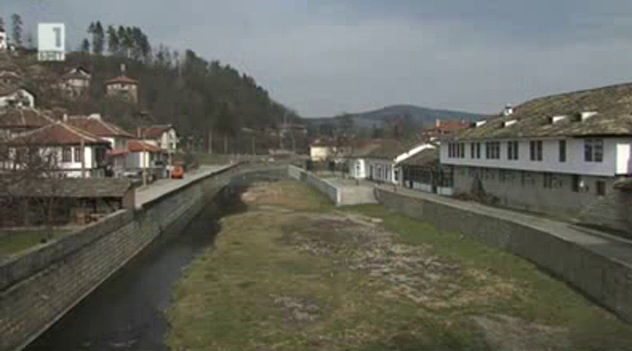 Бум на туристи в Трявна и Елена