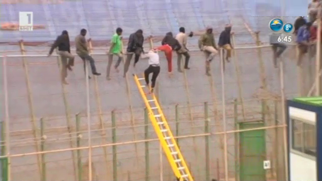 В Мелиля отблъснаха нова вълна нелегални мигранти