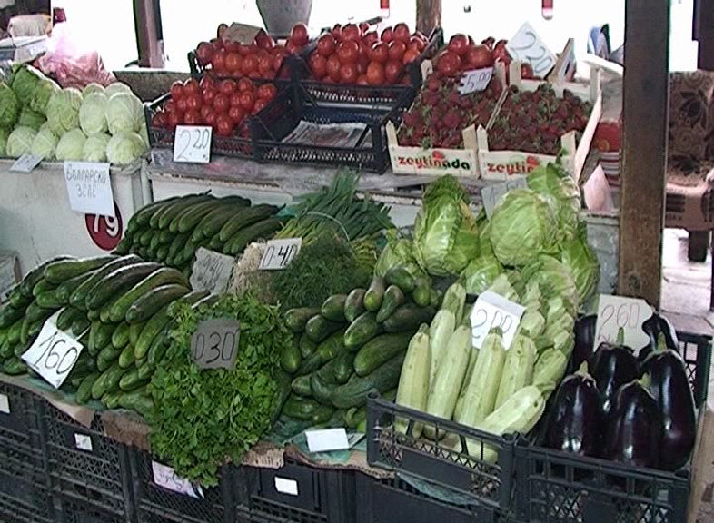 Проверки по пазарите за пролетната ни салата са само по документи