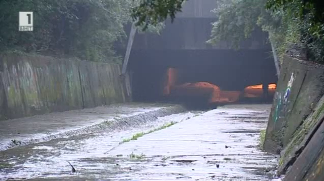 Екипи на Столичната община са мобилизирани заради поройните дъждове