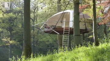 Зелена светлина: Палатка в короните на дърветата