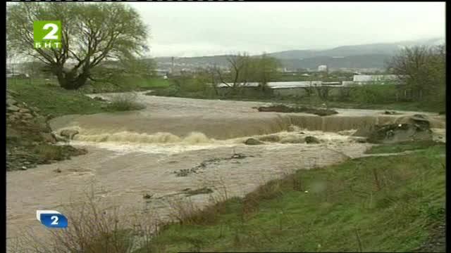 Дере преля след дъждове в Благоевград