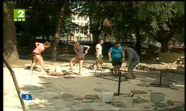 Парк в двора на варненска гимназия