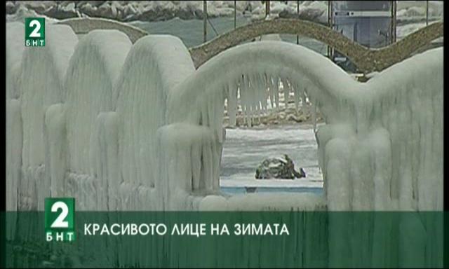 Вятърът и морето изваяха ледени фигури край Варна
