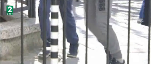 Духовници и експерти се обединяват, за да опазят децата от наркотиците