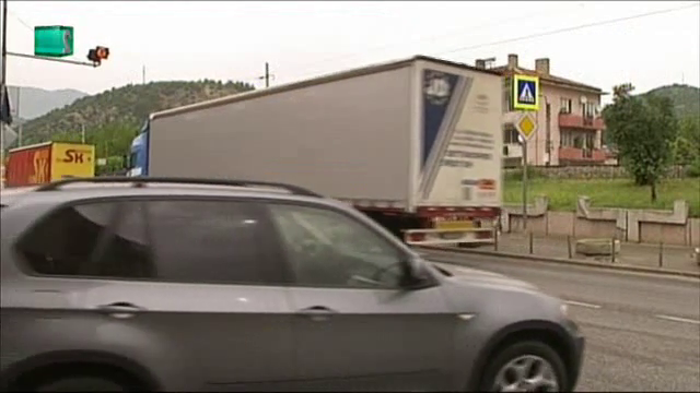 Жители на Кресна искат обезопасяване на главния път Е-79