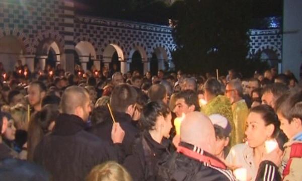 Как посрещнаха Христовото Възкресение миряните в страната